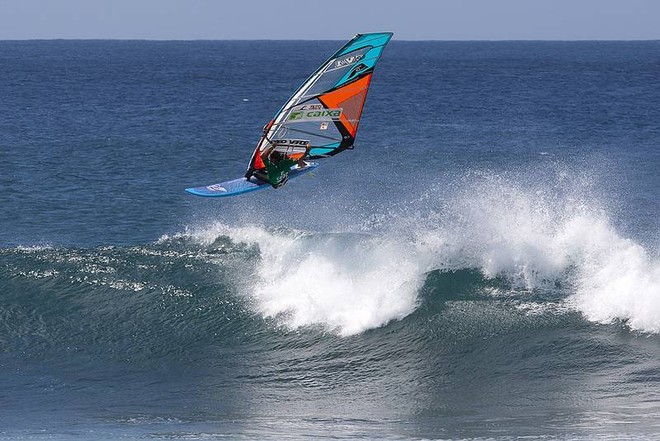 Angulo tweaked - PWA Cabo Verde day 3 ©  John Carter / PWA http://www.pwaworldtour.com